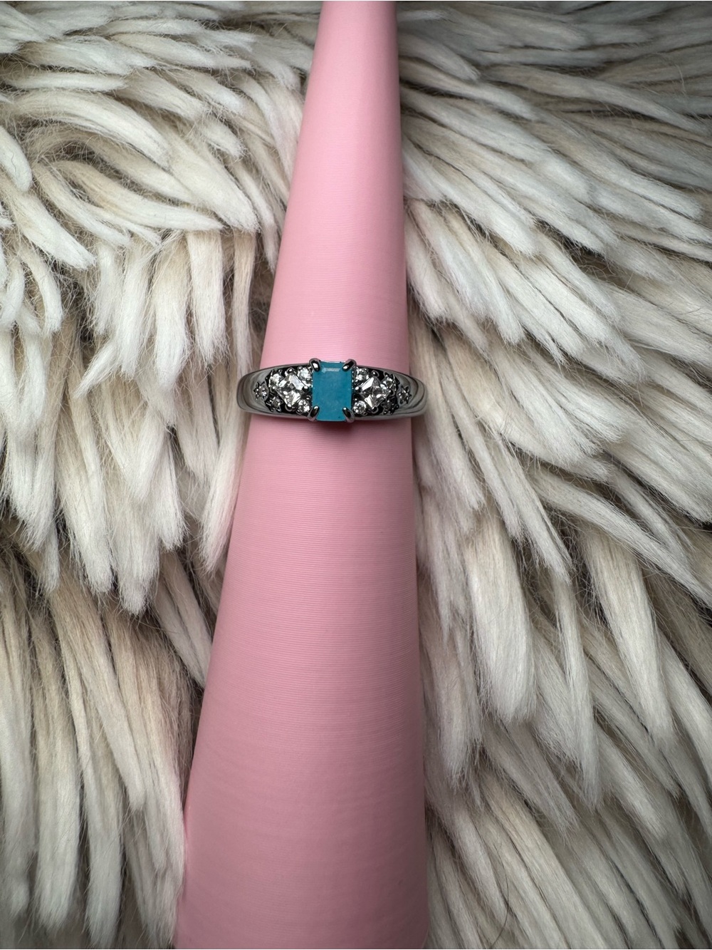 Stunning ring